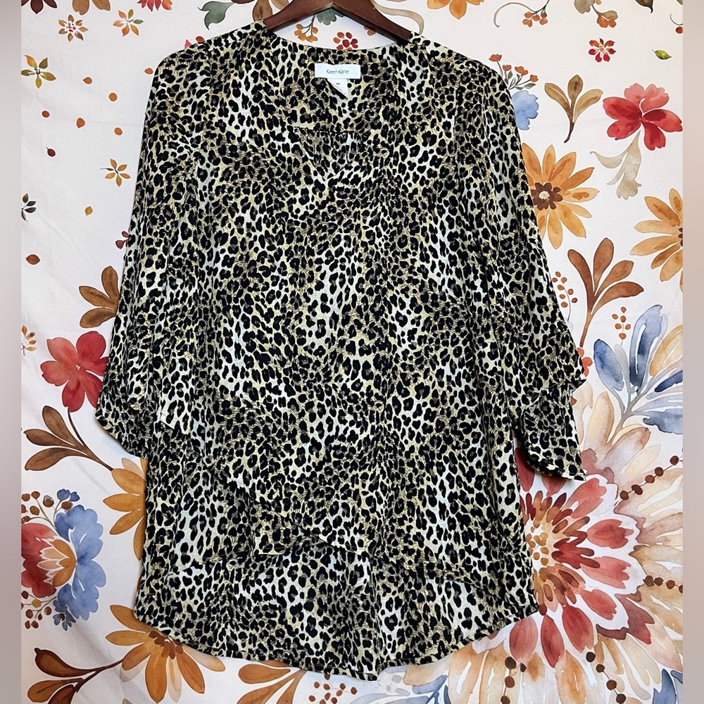 Karen Kane XS Leopard Mob Wife VNeck High Low Blouse Office Workwear Relaxed Top